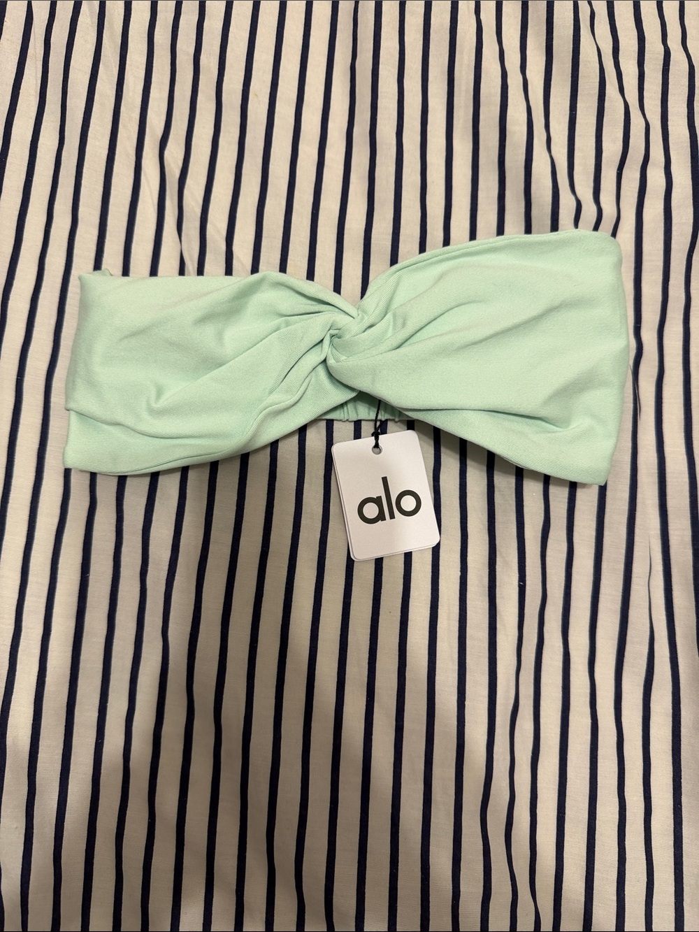 ALO Yoga Twist-Front Bandeau in Mint Green